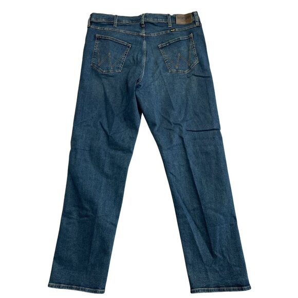 NEW Wrangler Men's 38 x 34 Relaxed Fit Jeans Straight Leg Denim Blue Cotton - Picture 4 of 8
